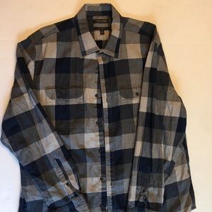 Banana republic flannel shirt. Classic Buffalo plaid in black.